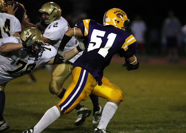 许钟豪击打对手，张宁小动作不断，裁判尺度成焦点.